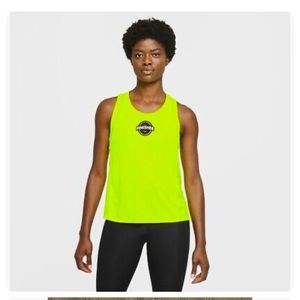Nike Dri-FIT Chicago Marathon Finisher Singlet Women’s sz XS in Volt/Black NWT